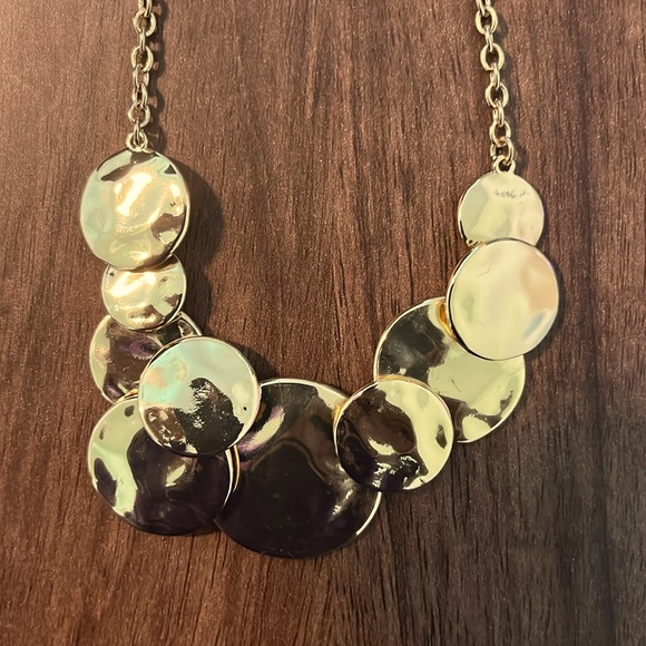 BANANA REPUBLIC Women’s Gold Overlapping Circle Statement Necklace - Picture 2 of 2